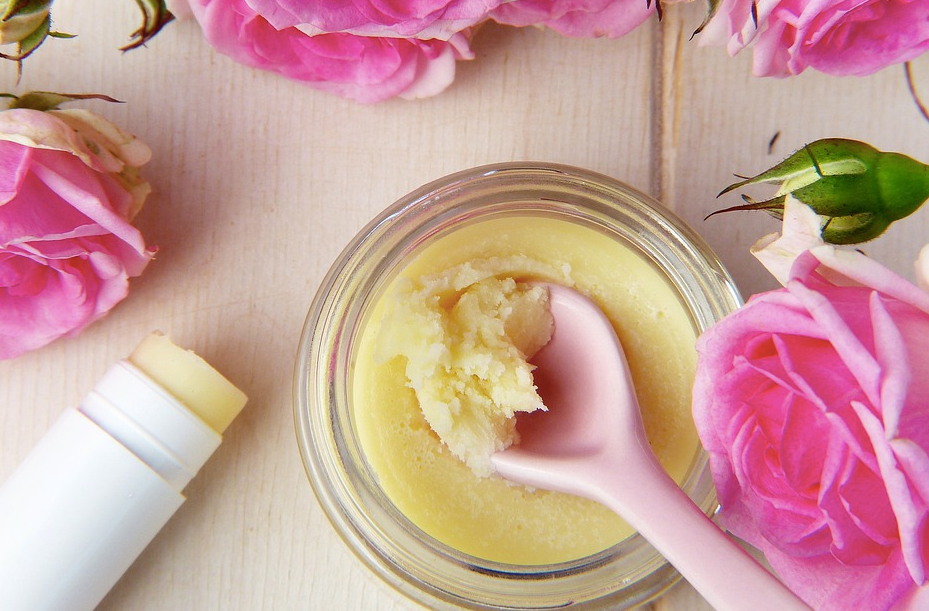 pot of cream with spoon kollo health