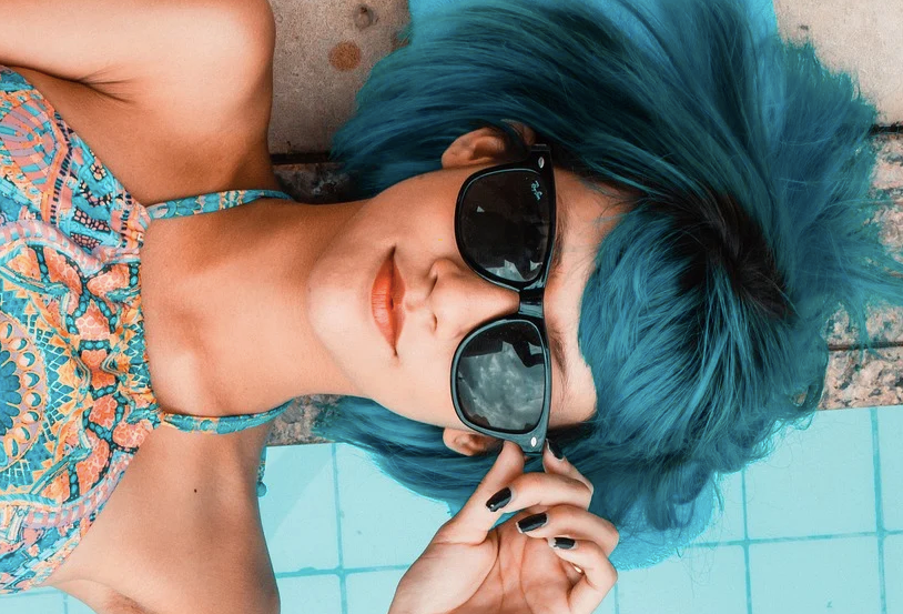 Woman with blue hair lying down kollo health